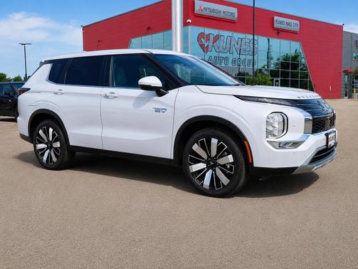 White Diamond 2026 Mitsubishi Outlander SE S-AWC