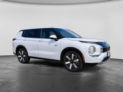 White Diamond 2026 Mitsubishi Outlander SE S-AWC