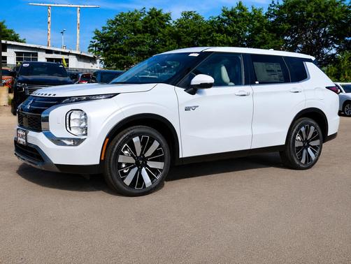 White Diamond 2026 Mitsubishi Outlander SE S-AWC