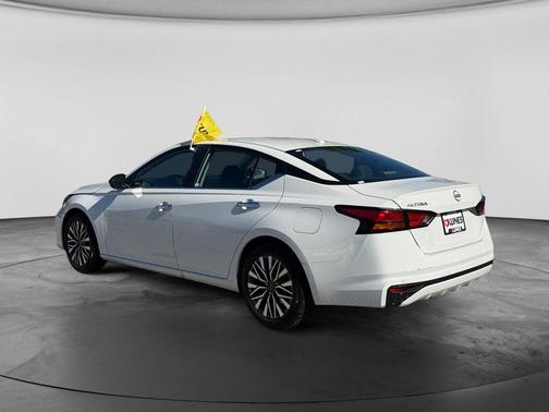 Glacier White 2025 Nissan Altima 2.5 SV