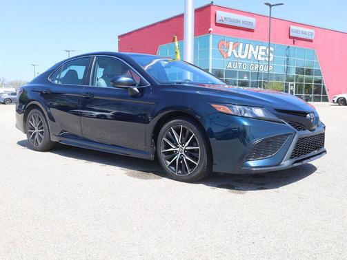 Galactic Aqua Mica 2021 Toyota Camry SE