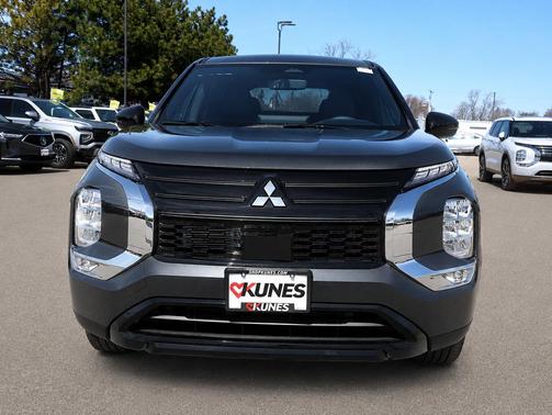 Graphite Gray 2026 Mitsubishi Outlander LE S-AWC