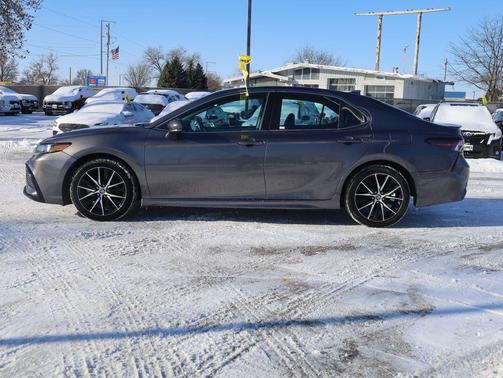 2024 Toyota Camry SE