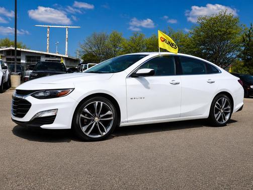 Summit White 2023 Chevrolet Malibu FWD 1LT