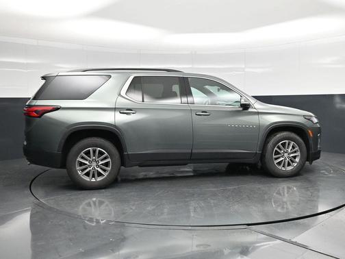 Silver Sage Metallic 2023 Chevrolet Traverse LT