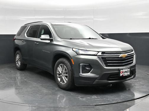 Silver Sage Metallic 2023 Chevrolet Traverse LT