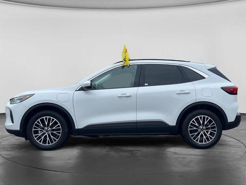 Oxford White 2023 Ford Escape PHEV SE