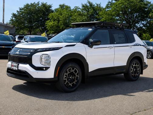 White Diamond With Black Roof 2026 Mitsubishi Outlander Trail Edition S-AWC