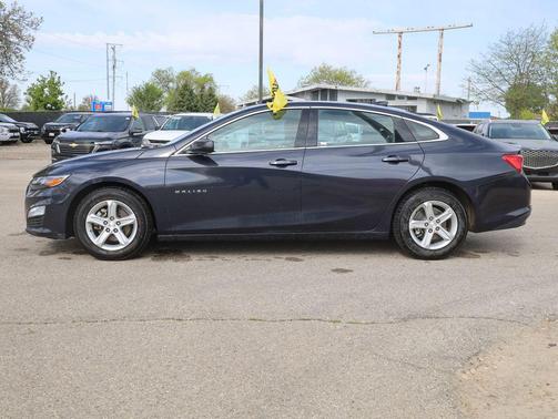 Dark Ash Metallic 2023 Chevrolet Malibu FWD 1LT