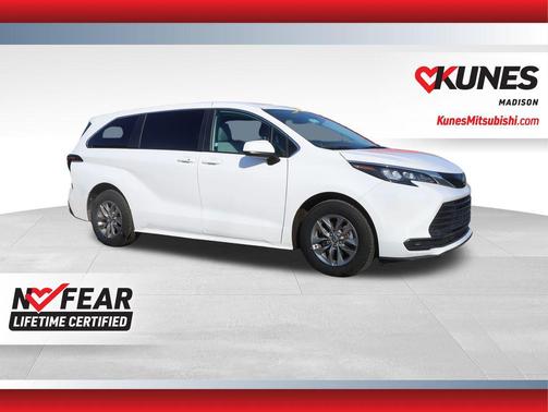 2025 Toyota Sienna LE