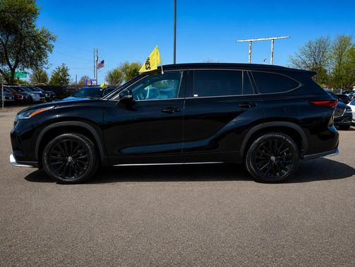 Midnight Black Metallic 2025 Toyota Highlander XSE