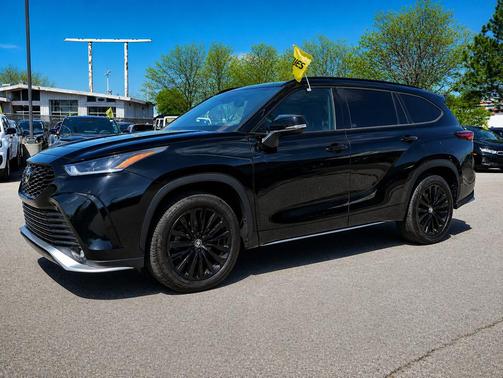 Midnight Black Metallic 2025 Toyota Highlander XSE