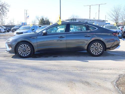 2025 Hyundai SONATA Hybrid SE