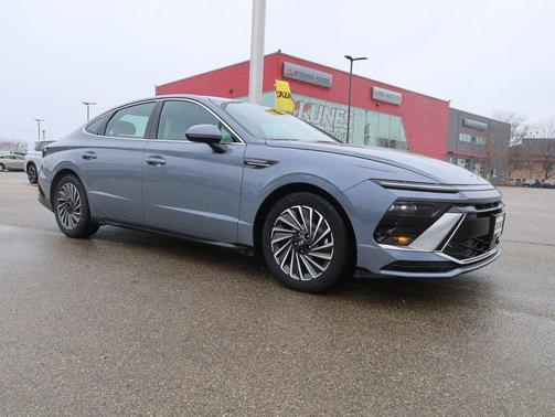 2025 Hyundai SONATA Hybrid SE
