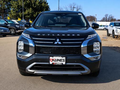 Graphite Gray 2026 Mitsubishi Outlander SE