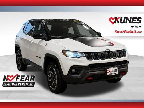 Bright White Clearcoat 2025 Jeep Compass Trailhawk