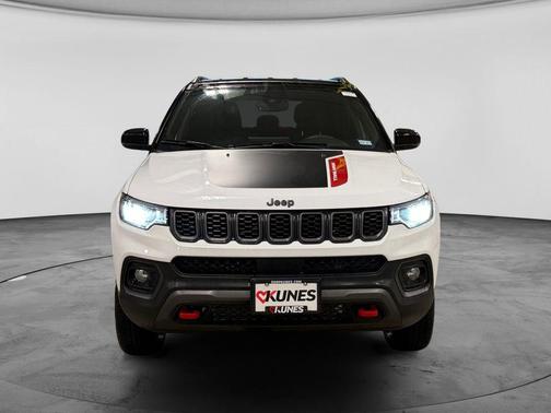 Bright White Clearcoat 2025 Jeep Compass Trailhawk