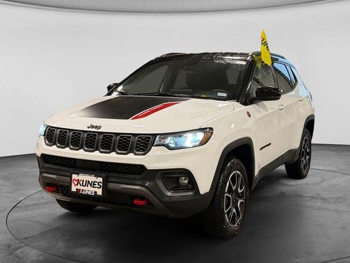Bright White Clearcoat 2025 Jeep Compass Trailhawk