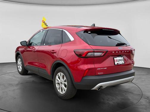 Rapid Red Metallic Tinted Clearcoat 2023 Ford Escape Active
