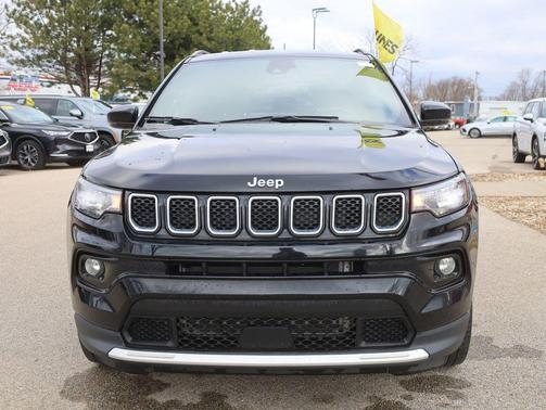 Diamond Black Crystal Pearlcoat 2023 Jeep Compass Limited