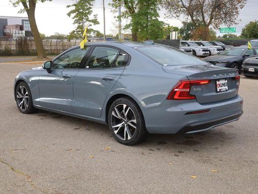 2024 Volvo S60 B5 Core Dark Theme