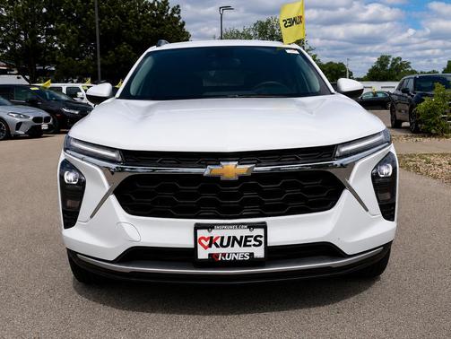 Summit White 2025 Chevrolet Trax LT