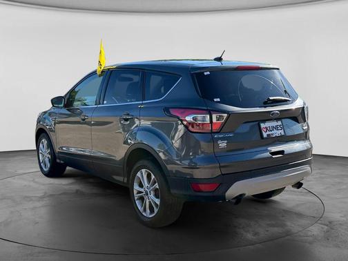White Platinum Metallic Tri-Coat 2017 Ford Escape SE