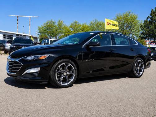 Mosaic Black Metallic 2023 Chevrolet Malibu FWD 1LT