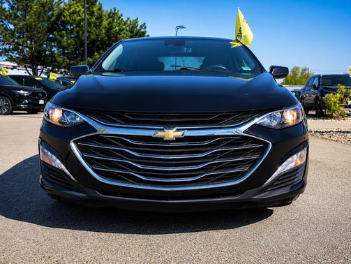 Mosaic Black Metallic 2023 Chevrolet Malibu FWD 1LT