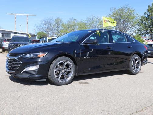 Mosaic Black Metallic 2023 Chevrolet Malibu FWD 1LT