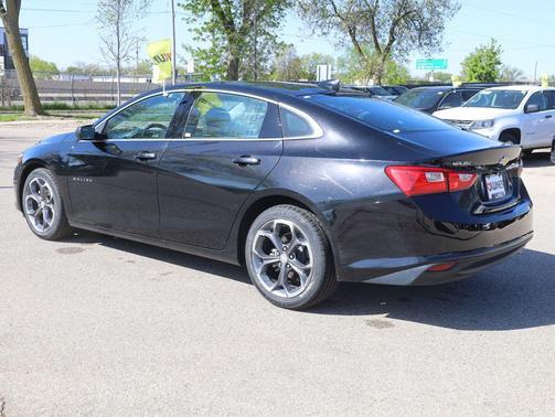 Mosaic Black Metallic 2023 Chevrolet Malibu FWD 1LT