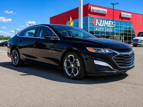 Mosaic Black Metallic 2023 Chevrolet Malibu FWD 1LT