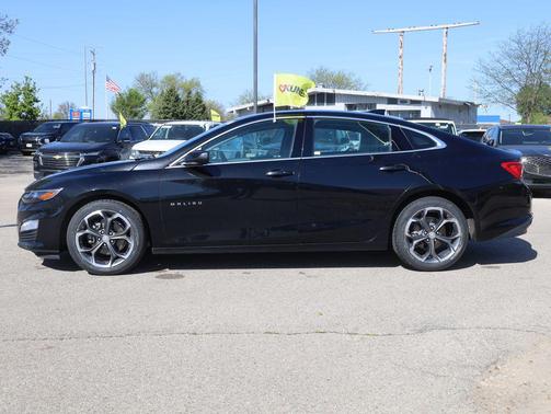 Mosaic Black Metallic 2023 Chevrolet Malibu FWD 1LT