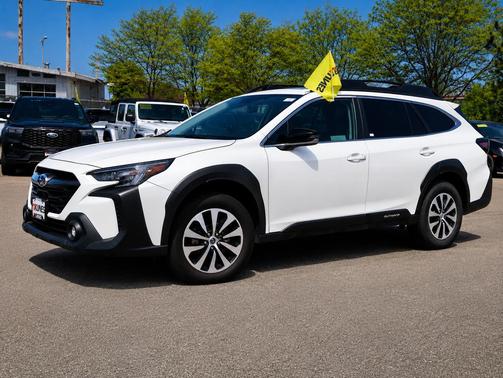 Crystal White Pearl 2025 Subaru Outback Premium