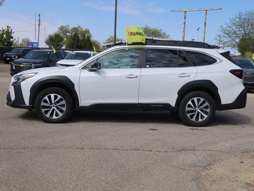 Crystal White Pearl 2025 Subaru Outback Premium