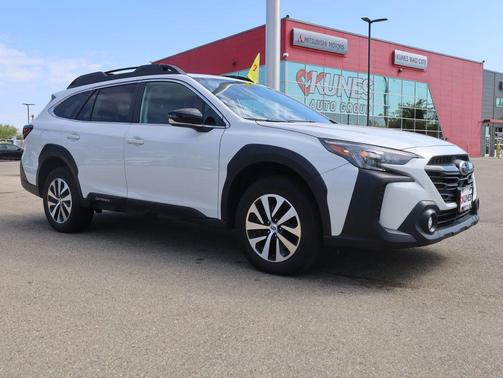 Crystal White Pearl 2025 Subaru Outback Premium