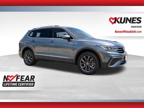 Platinum Gray Metallic 2022 Volkswagen Tiguan 2.0T SE