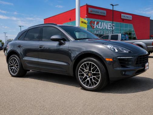 Volcano Grey Metallic 2017 Porsche Macan Macan