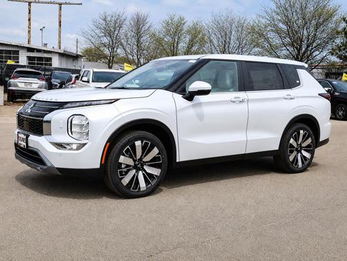 White Diamond 2026 Mitsubishi Outlander SE S-AWC