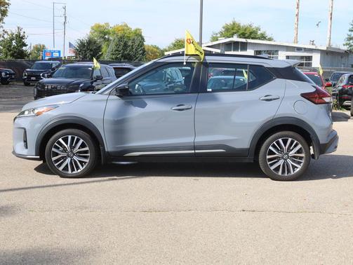 2021 Nissan Kicks SR