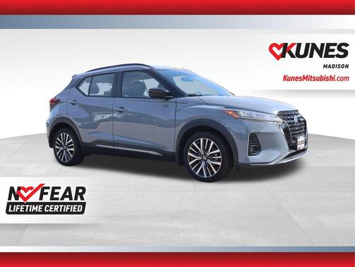 2021 Nissan Kicks SR