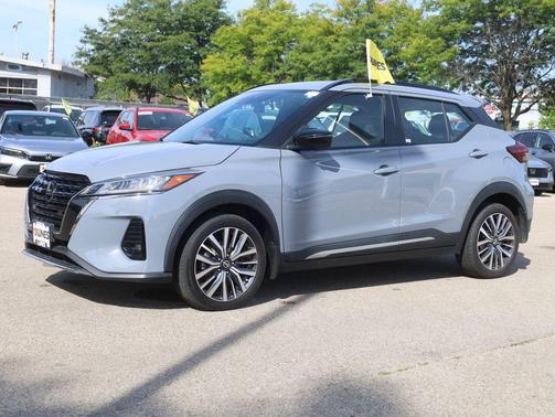 2021 Nissan Kicks SR