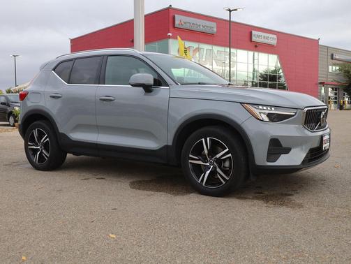 2024 Volvo XC40 B5 Core