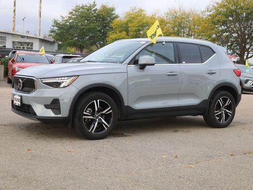 2024 Volvo XC40 B5 Core