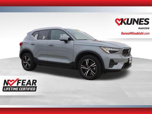 2024 Volvo XC40 B5 Core