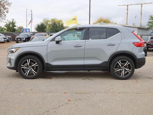 2024 Volvo XC40 B5 Core