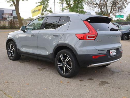 2024 Volvo XC40 B5 Core