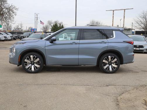 Moonstone Gray Metallic 2026 Mitsubishi Outlander SEL 1.5T S-AWC