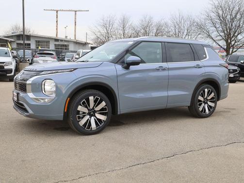 Moonstone Gray Metallic 2026 Mitsubishi Outlander SEL 1.5T S-AWC