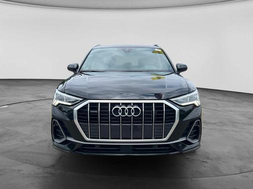 Black 2024 Audi Q3 Premium